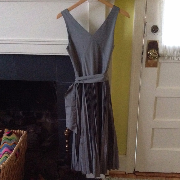 Banana Republic Pleated Taffeta Dress Silk Silver Grey Cocktail Party - Sz 6 - Picture 5 of 8